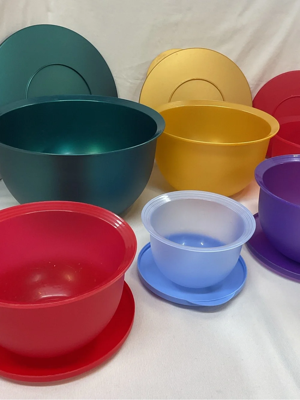Tupperware Bundle Set (8 total) 1x 4.3l, 1x 2.5l, 3x 1.3l, 3x 350ml‎ Stackable